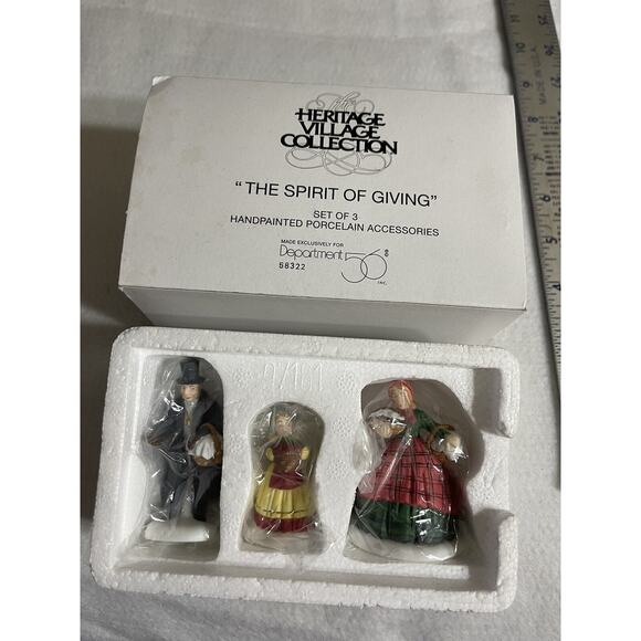 Dept 56 THE SPIRIT Of Giving Set Of 13 Heritage Village Dickens Series - Picture 10 of 16